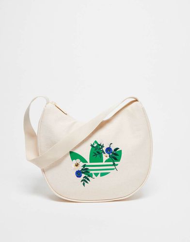 Borsa da spalla bianco sporco con grafica di fiori - adidas Originals - Modalova