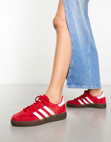 Handball Spezial - Sneakers rosso scarlatto e bianche con suola in gomma - adidas Originals - Modalova