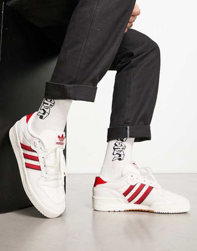 Rivalry Low - Sneakers basse bianche/rosse - adidas Originals - Modalova