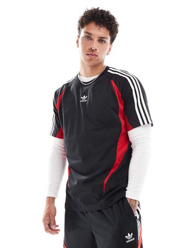 Street - T-shirt nera e rossa - adidas Originals - Modalova