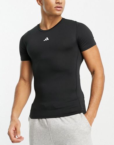 Adidas Training - T-shirt nera in tessuto Techfit - adidas performance - Modalova