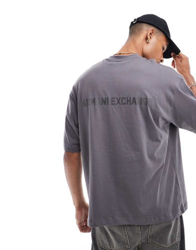 T-shirt squadrata grigia con logo piccolo - Armani Exchange - Modalova