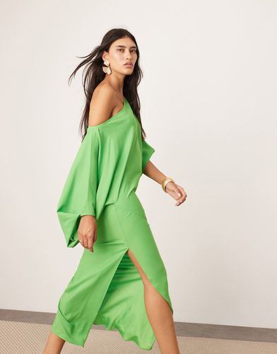 ASOS - Vestito midi ampio in raso con spalla scoperta - ASOS EDITION - Modalova