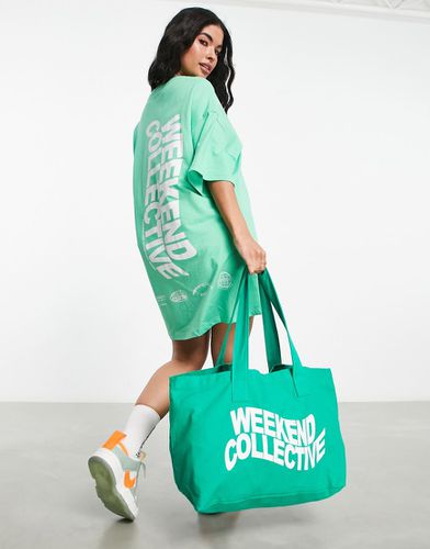 ASOS - Weekend Collective - Vestito T-shirt oversize con logo ondulato sul retro - ASOS WEEKEND COLLECTIVE - Modalova