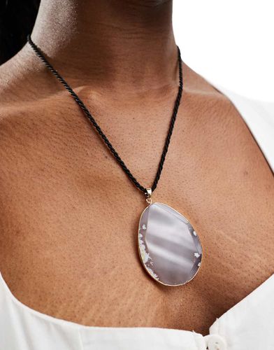 Collana con design con corda attorcigliata e sezione di pietra semipreziosa vera - ASOS DESIGN - Modalova