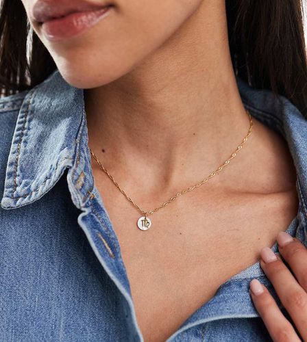 Collana placcata 14 k con segno zodiacale Vergine e perla sintetica a disco in confezione regalo - ASOS DESIGN - Modalova