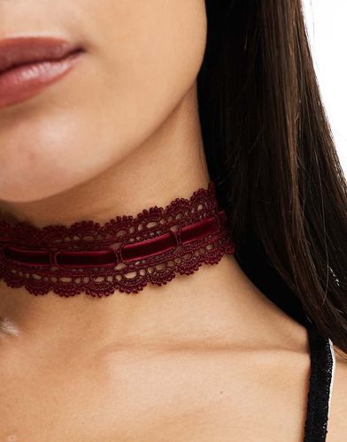 Collarino bordeaux in pizzo con dettaglio in velluto - ASOS DESIGN - Modalova