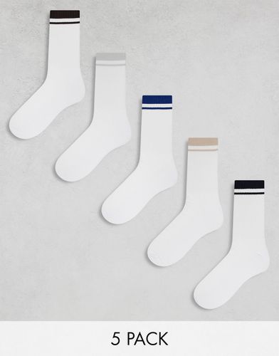 Confezione da 5 paia di calzini bianchi con righe colorate a contrasto - ASOS DESIGN - Modalova