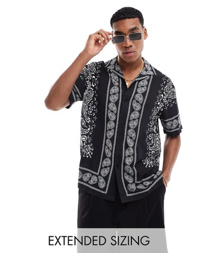 Camicia vestibilità comoda con rever nera e bianca con stampa stile bandana - ASOS DESIGN - Modalova