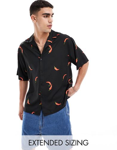 Camicia squadrata oversize con stampa di peperoncini e rever - ASOS DESIGN - Modalova