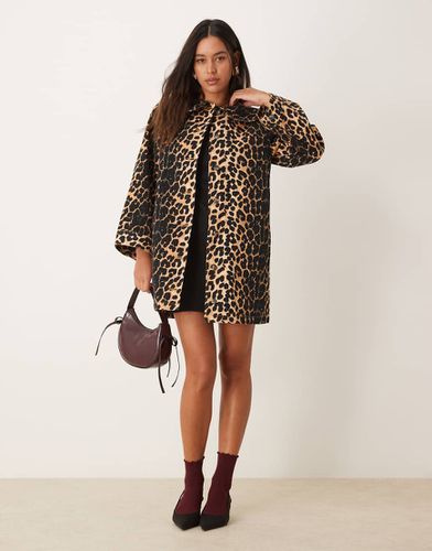 Cappotto con colletto in denim e stampa leopardata - ASOS DESIGN - Modalova