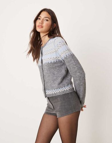 Cardigan girocollo in filato soffice con motivo Fair Isle a righe - ASOS DESIGN - Modalova