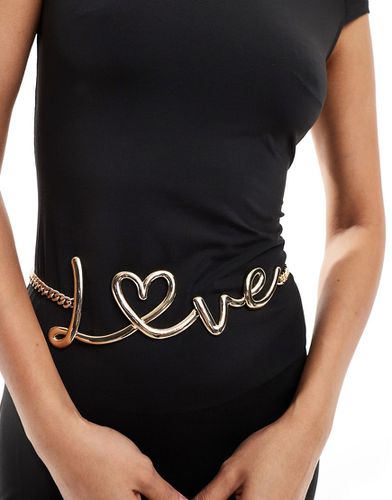 Cintura a catenina per vita e fianchi dorata con scritta "Love" - ASOS DESIGN - Modalova
