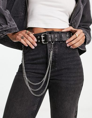 Cintura larga nera con occhielli e dettaglio con catena - ASOS DESIGN - Modalova