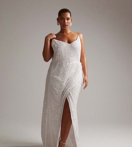 ASOS DESIGN Curve - Nia - Vestito da sposa lungo decorato con spalline sottili e drappeggio laterale - ASOS Curve - Modalova