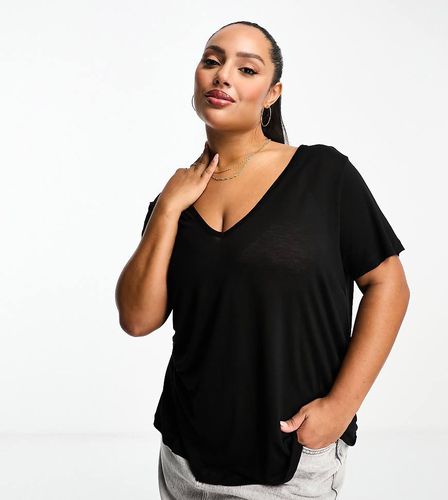 ASOS DESIGN Curve - T-shirt comoda nera con scollo a V - ASOS Curve - Modalova