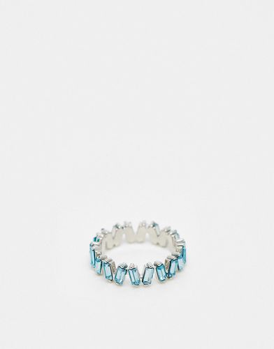 Anello a fascia argentato con cristalli blu a baguette - ASOS DESIGN - Modalova