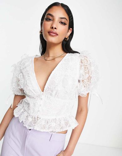 Blusa da giorno bianca in organza con motivo a fiori 3D - ASOS DESIGN - Modalova