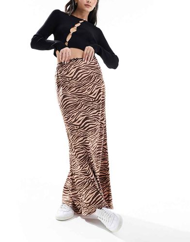 Gonna lunga in raso con stampa animalier - ASOS DESIGN - Modalova