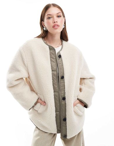 Giacca oversize in pile borg color crema - ASOS DESIGN - Modalova