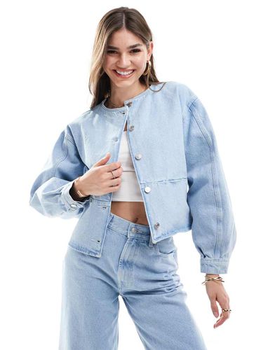 Giacca di jeans senza colletto lavaggio candeggiato - ASOS DESIGN - Modalova