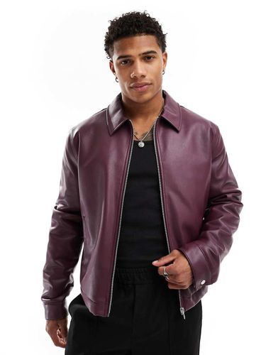 Giacca harrington taglio corto in pelle sintetica bordeaux intenso - ASOS DESIGN - Modalova