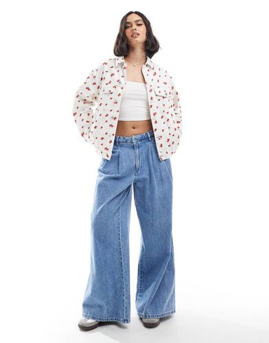 Giacca western in denim con stampa di fragole - ASOS DESIGN - Modalova