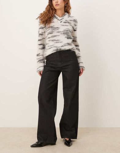 Jeans cropped ampi nero slavato - ASOS DESIGN - Modalova