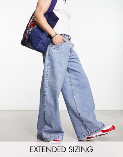 Jeans a fondo super ampio lavaggio con cuciture rosse a contrasto - ASOS DESIGN - Modalova