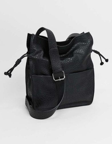 Maxi borsa morbida con coulisse in ecopelle PU nera zigrinata - ASOS DESIGN - Modalova