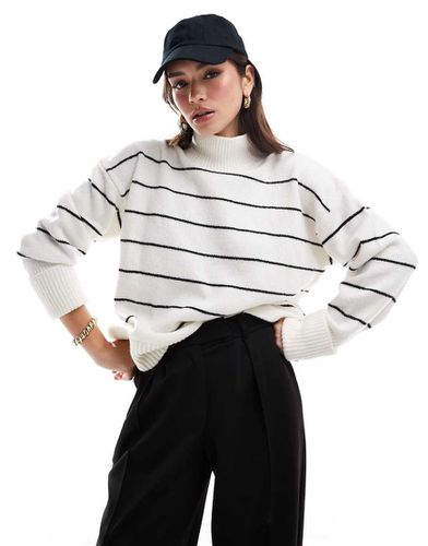 Maglione accollato lavorato a righe color bianco e nero con polsini con risvolto - ASOS DESIGN - Modalova