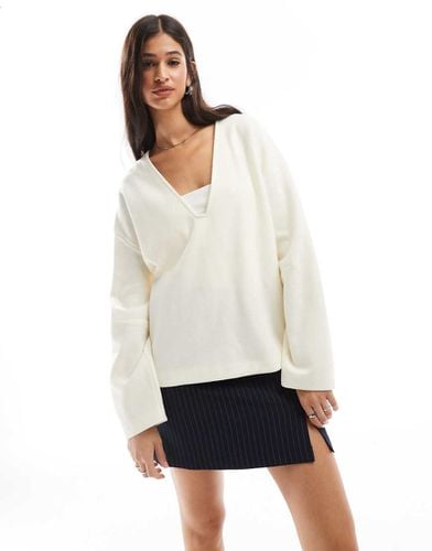 Maglione morbidissimo minimal con scollo a V profondo - ASOS DESIGN - Modalova