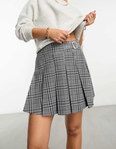 Minigonna stile kilt a pieghe a quadri con fibbia - ASOS DESIGN - Modalova