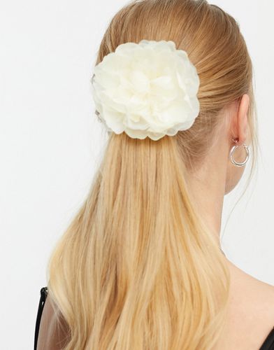Nastro per capelli con fiore color crema - ASOS DESIGN - Modalova