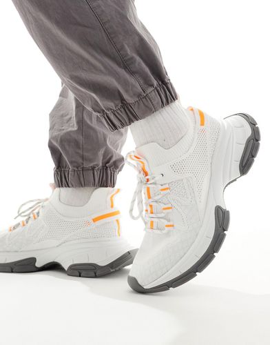 Sneakers in maglia bianche e arancioni con suola spessa - ASOS DESIGN - Modalova