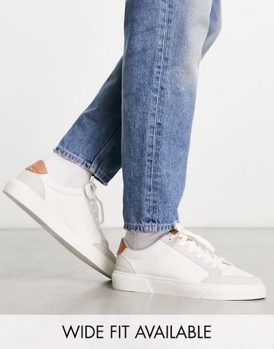Sneakers stringate in misto pelle sintetica bianca e color pietra - ASOS DESIGN - Modalova