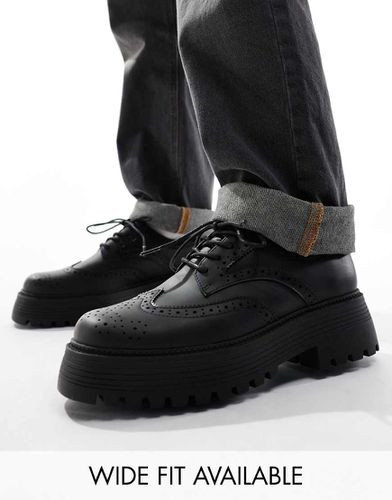 Scarpe stringate brogue nere con suola spessa - ASOS DESIGN - Modalova