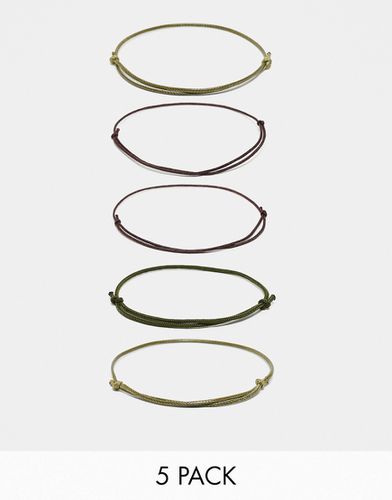Set con 5 bracciali in corda in tonalità kaki e marroni - ASOS DESIGN - Modalova
