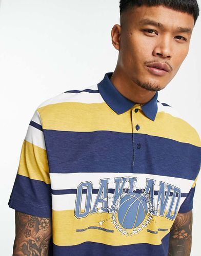 Polo comoda gialla e blu a righe con stampa sul davanti - ASOS DESIGN - Modalova