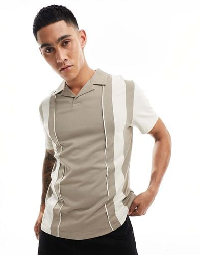 Polo con pannelli cut and sew beige - ASOS DESIGN - Modalova