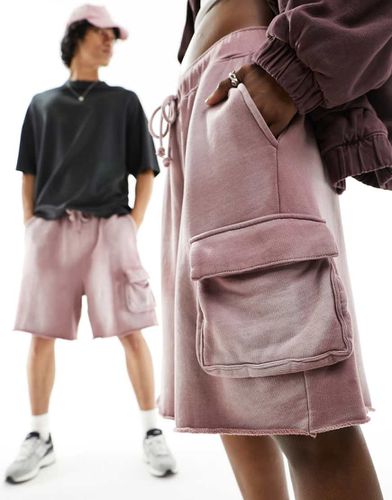 Pantaloncini cargo oversize unisex rosa slavato con orlo grezzo - ASOS DESIGN - Modalova