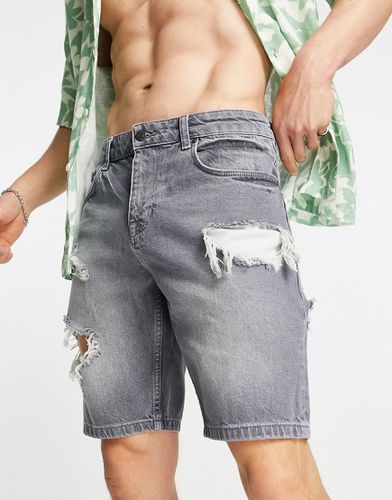 Pantaloncini di jeans slim slavato con strappi vistosi - ASOS DESIGN - Modalova
