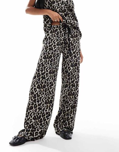 Pantaloni a fondo ampio leopardati in coordinato - ASOS DESIGN - Modalova