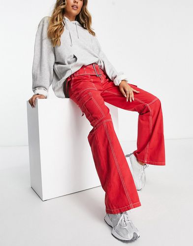 Pantaloni a zampa stile cargo con cintura rossi - ASOS DESIGN - Modalova