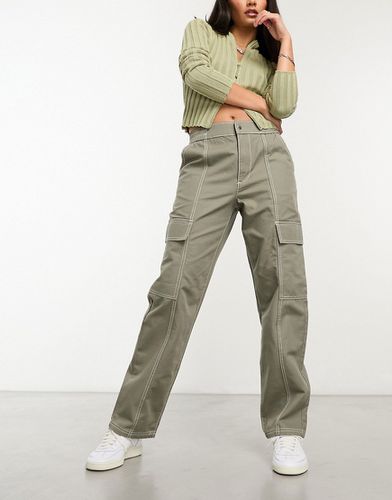 Pantaloni cargo kaki con cuciture a contrasto - ASOS DESIGN - Modalova