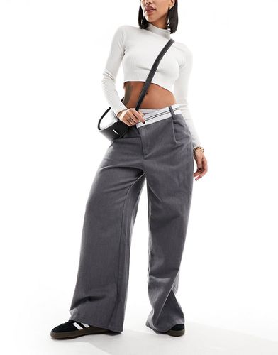 Pantaloni con fascia in vita asimmetrici grigi - ASOS DESIGN - Modalova