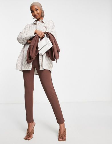 Pantaloni da abito affusolati in jersey color moka - ASOS DESIGN - Modalova