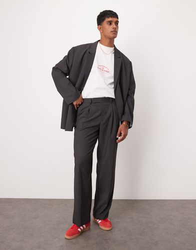 Pantaloni da abito con fondo ampio e pieghe frontali antracite - ASOS DESIGN - Modalova