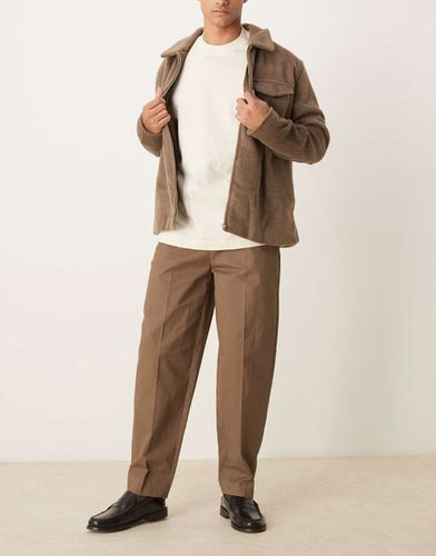 Pantaloni eleganti oversize affusolati in twill di cotone kaki con pieghe sul davanti - ASOS DESIGN - Modalova