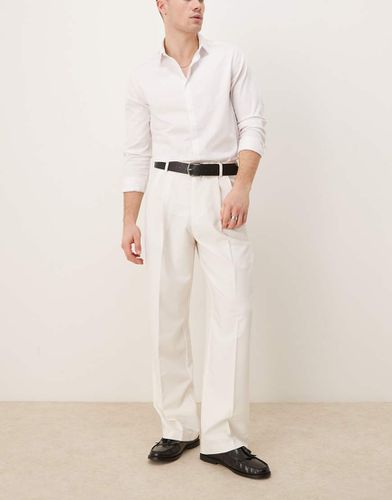 Pantaloni eleganti a fondo ampio bianchi con piega - ASOS DESIGN - Modalova